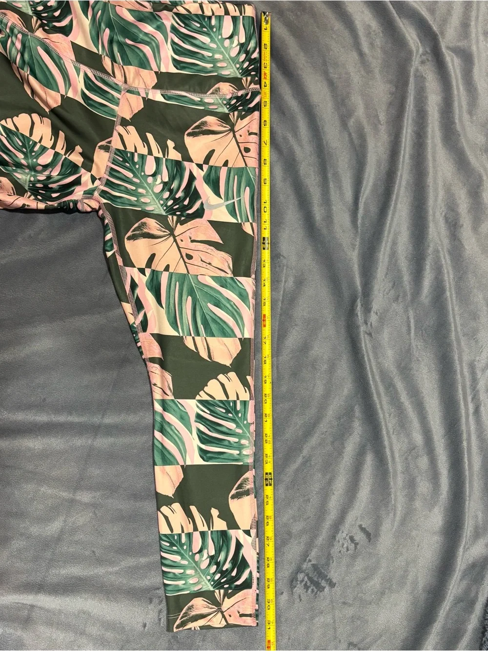 Women’s Dri-FIT cropped leggings. Pink green botanical print